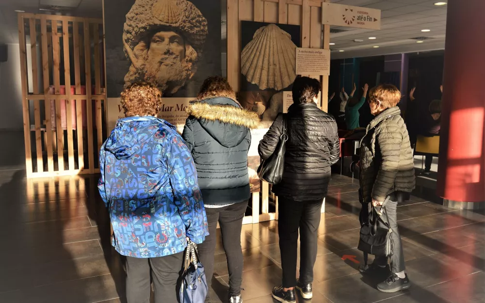 negreira promocionase en fitur co camino de fisterra e muxia