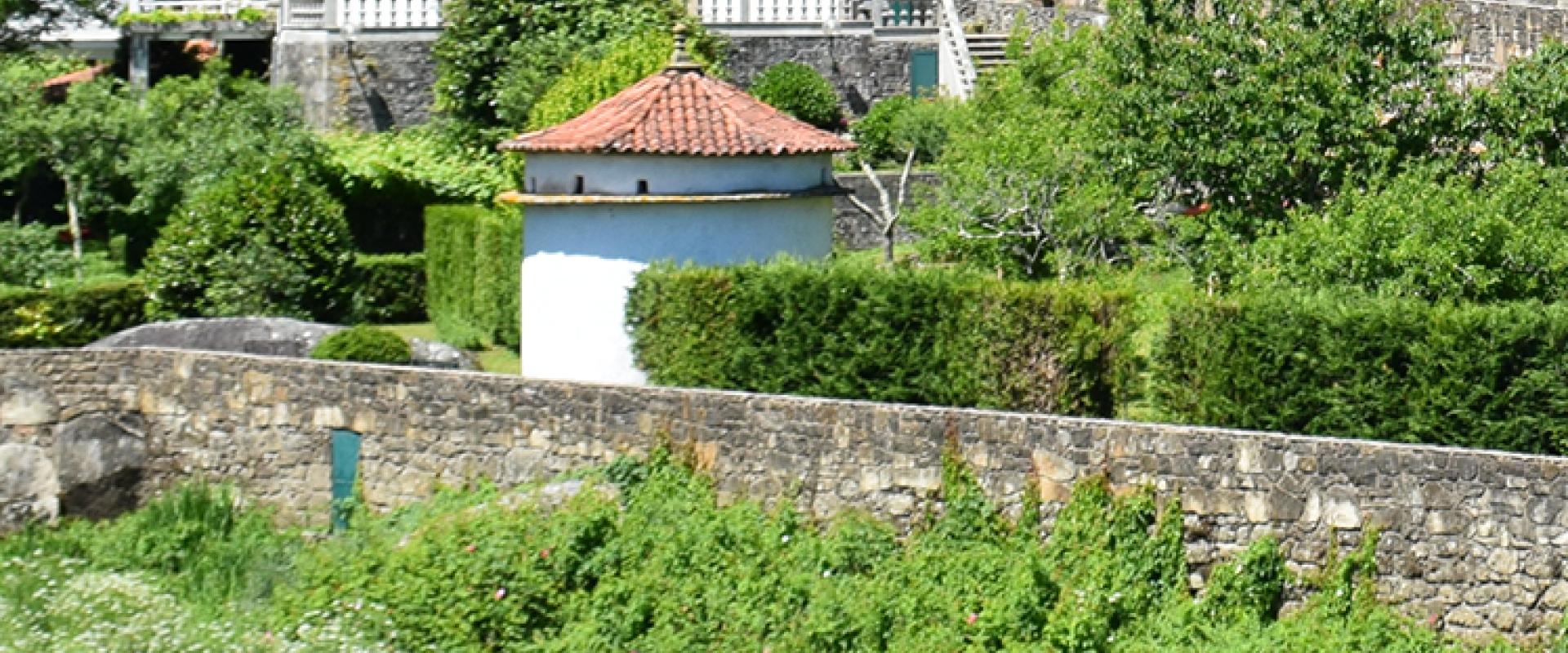 Hórreos, muíños e pombais